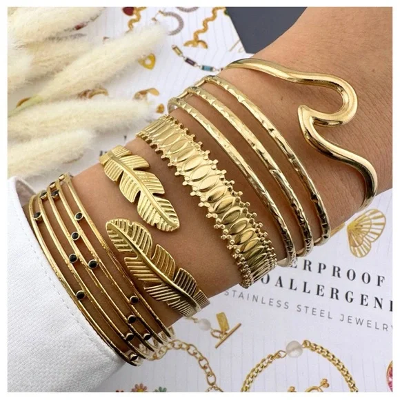 B2. Three Rings Bracelet - Picture 2 of 2